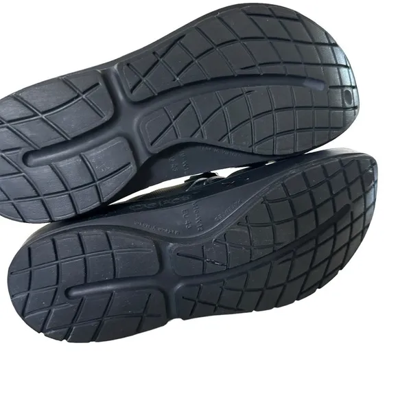 OOFOS OOCANDOO BLACK OUTDOOR SHOES SIZE 10