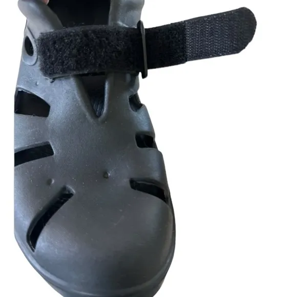 OOFOS OOCANDOO BLACK OUTDOOR SHOES SIZE 10