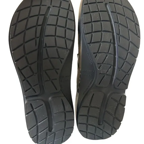 OOFOS OOCANDOO BLACK OUTDOOR SHOES SIZE 10