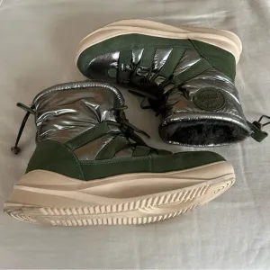 Pajar green boots from Saks size 11 💚