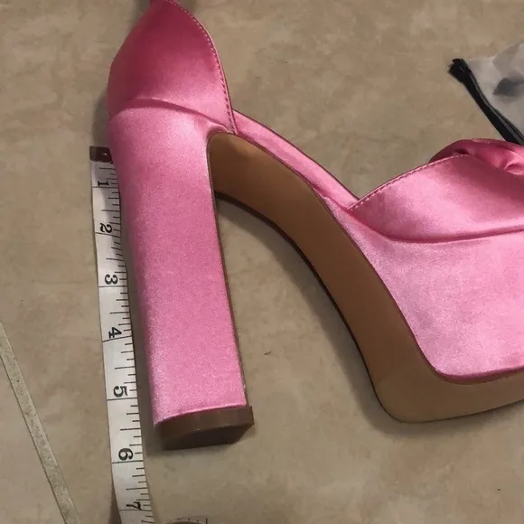 Peep toe heels ,platform ,flower silk .wedding, promos . ankles straps.