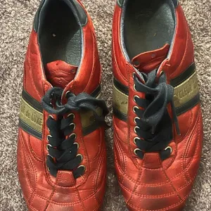 Red and Black Athletic Shoes with Leather Finish - CYCLEUR de LUXE SIZE 43 / 10