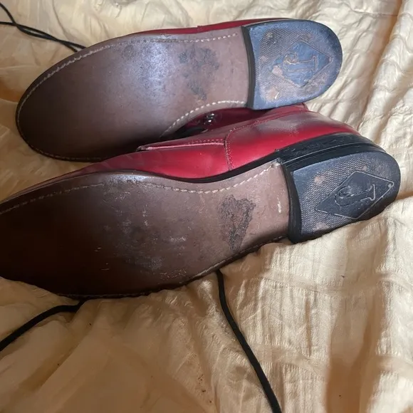 Red Women’s Justin Vintage Laceup cowboy boots! EUC Size 6.5
