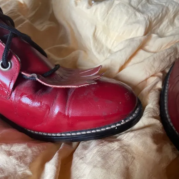 Red Women’s Justin Vintage Laceup cowboy boots! EUC Size 6.5