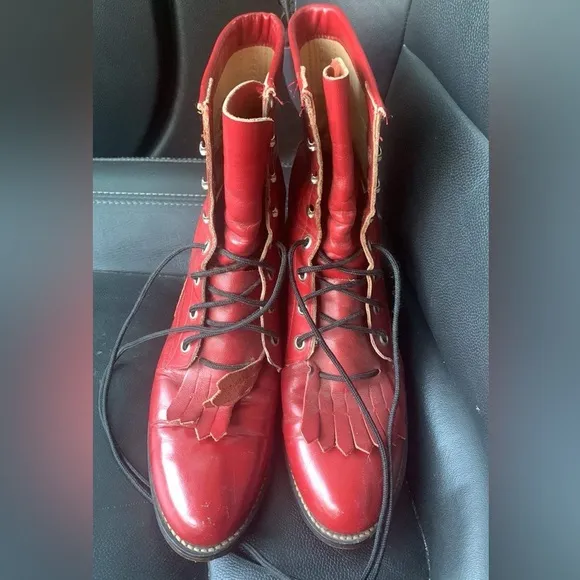 Red Women’s Justin Vintage Laceup cowboy boots! EUC Size 6.5