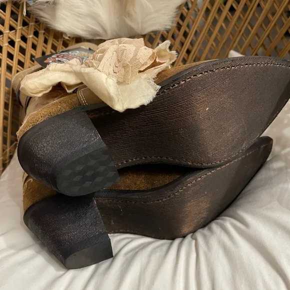 Rockin Country Women's Embroidered Western Boots - Brown and Cream