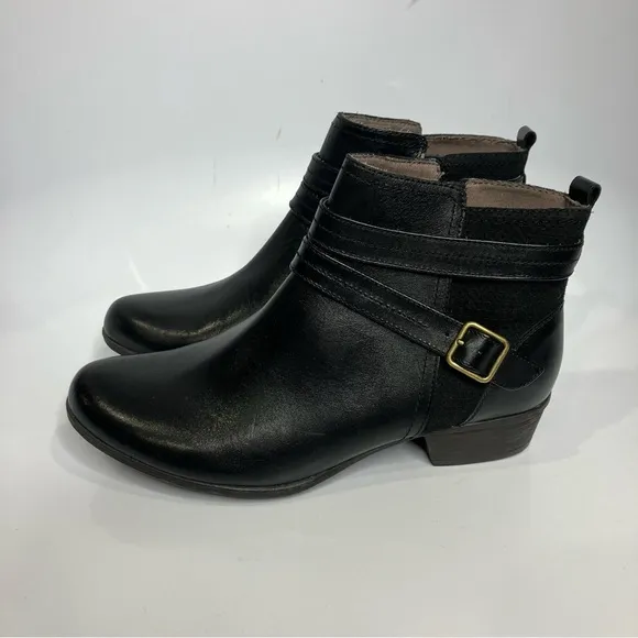 Rockport women’s black leather ankle boots size 9.5