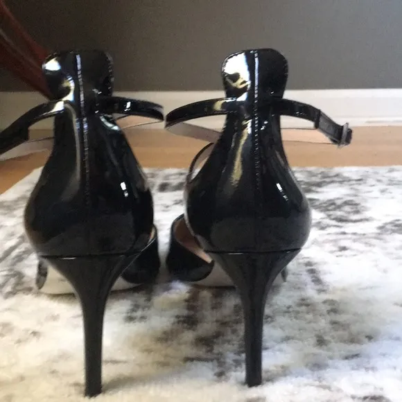 RON WHITE Heel.  Patent Leather. Cross straps. Steel gray to black. Size 39