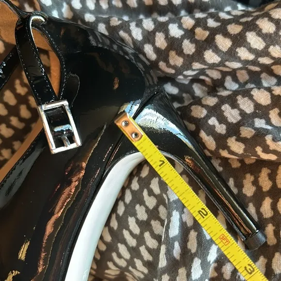 RON WHITE Heel.  Patent Leather. Cross straps. Steel gray to black. Size 39