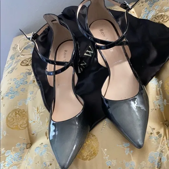 RON WHITE Heel.  Patent Leather. Cross straps. Steel gray to black. Size 39