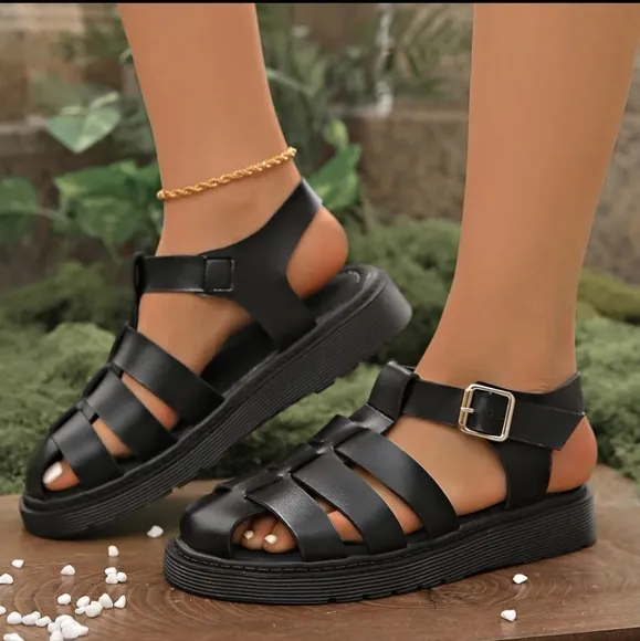 Round Toe Platform Sandals