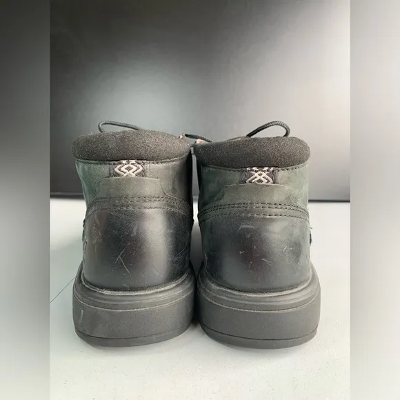 S152 UGG BILTMORE CHUKKA Boots Men’s Size 9‎