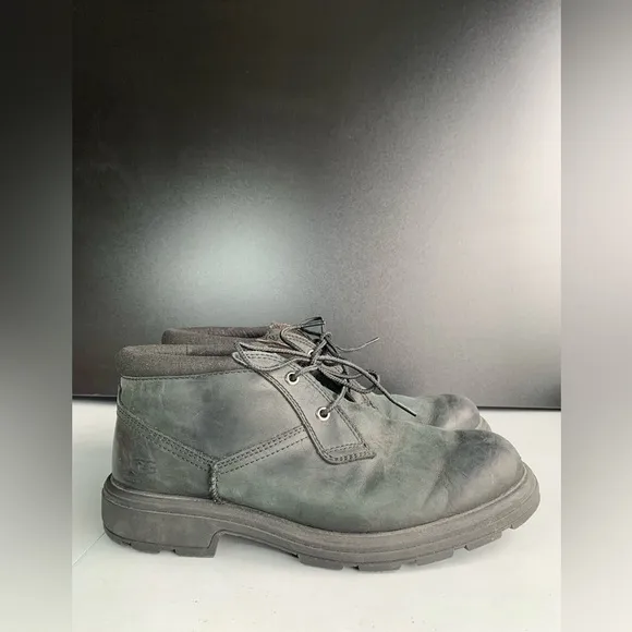 S152 UGG BILTMORE CHUKKA Boots Men’s Size 9‎