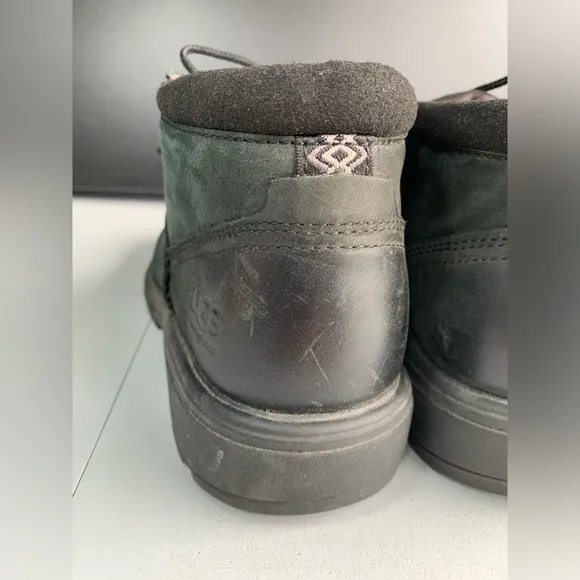 S152 UGG BILTMORE CHUKKA Boots Men’s Size 9‎
