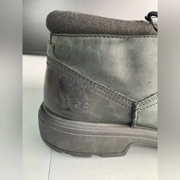 S152 UGG BILTMORE CHUKKA Boots Men’s Size 9‎