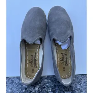 Sabah Women’s Size 39 US Sz 8.5 Slip On Shoes Gray Leather