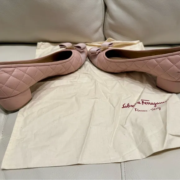 Salvatore Ferragamo Women’s Nude Pink Vera Q Bow Low Heel Pumps Size 8.5