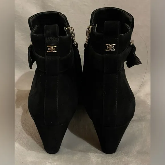 Sam Edelman Women’s Mandi Black Suede Ankle Boots Booties Side Zip Gold Hardware