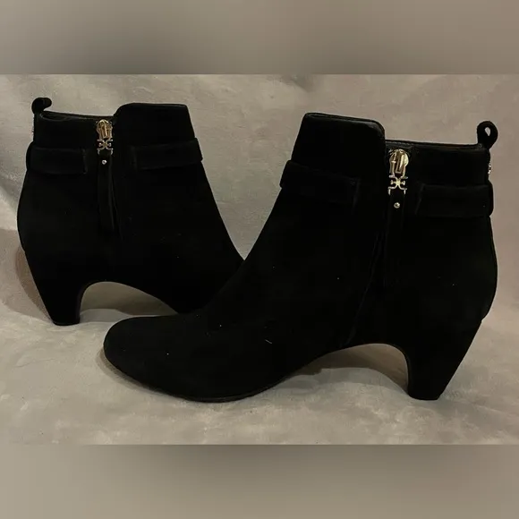 Sam Edelman Women’s Mandi Black Suede Ankle Boots Booties Side Zip Gold Hardware