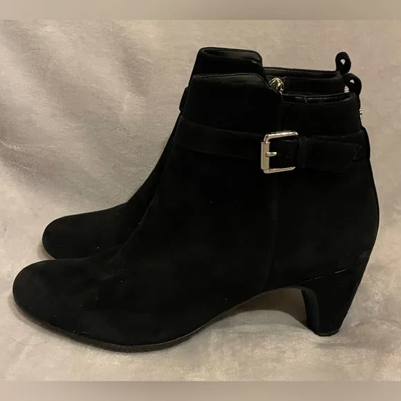 Sam Edelman Women’s Mandi Black Suede Ankle Boots Booties Side Zip Gold Hardware