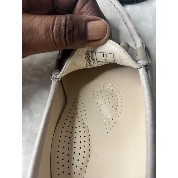 SAS Metro Slip On Loafer women's shoes Size 11N Taupe
