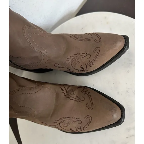 Shyanne Floral Embroidered Cowboy Boots Women’s Size 5D Brown Pink Western Rodeo