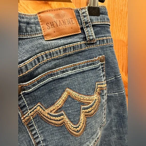Shyannne Jeans Women's 34w 32L Blue Medium Wash Boot Cut Jeans Great Condition