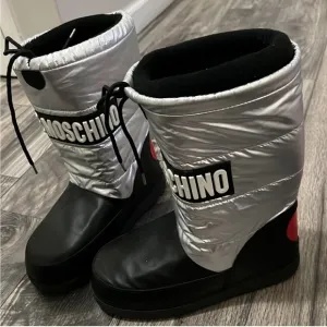 Silver Moschino snow boots