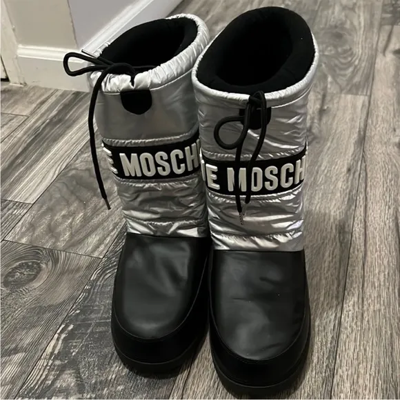 Silver Moschino snow boots