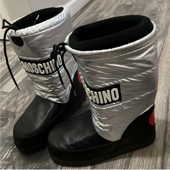 Silver Moschino snow boots