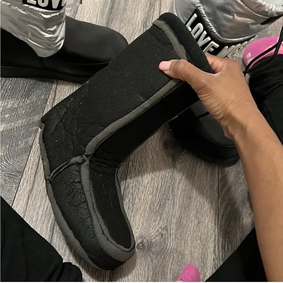 Silver Moschino snow boots