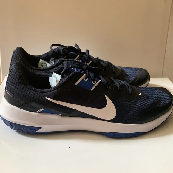Slightly used Mens Nike Training Shoes