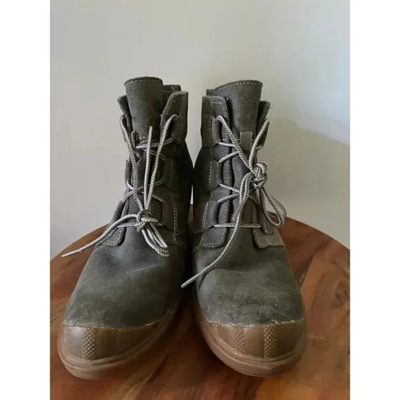Sorel Boots Women’s 9 Toronto Lace Up Wedge