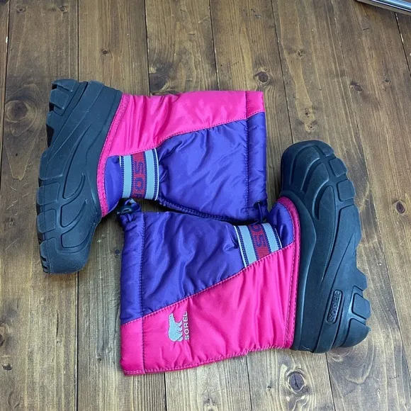 Sorel girls size 1 pink and purple snow boots