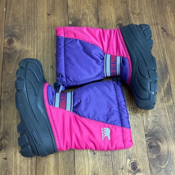 Sorel girls size 1 pink and purple snow boots