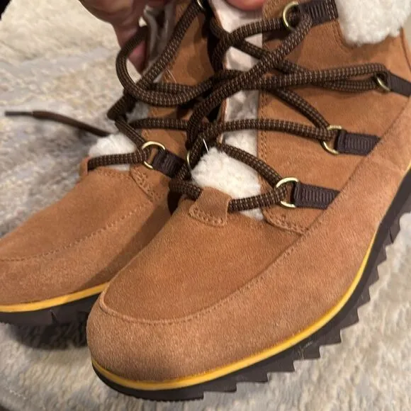 SOREL Harlow Lace Cozy Size 7.5 Brown Shearling Women’s Snow Boots MSRP $150 EUC