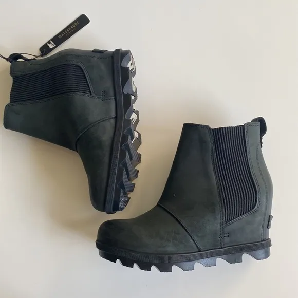 SOREL Joan of the Arctic Wedge II Chelsea Boots in Black NWOB Size 5.5