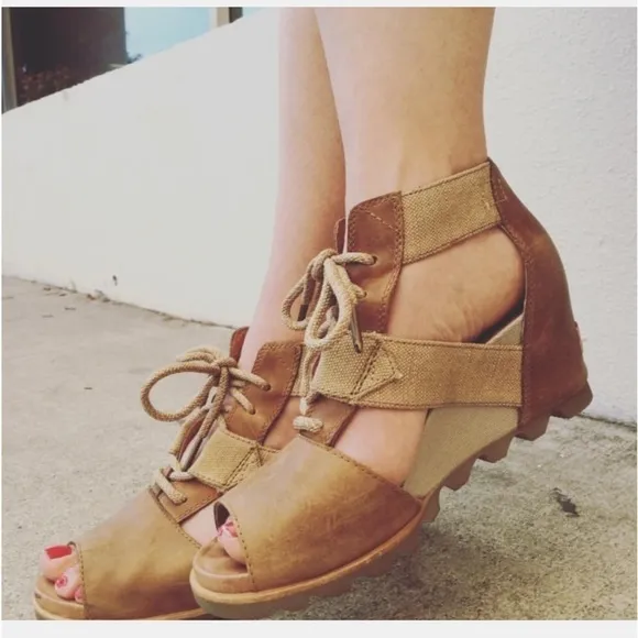 Sorel Joanie Sandals Womens 8.5 Tan Leather Lace Up Gladiator Peep Toe RARE!!!