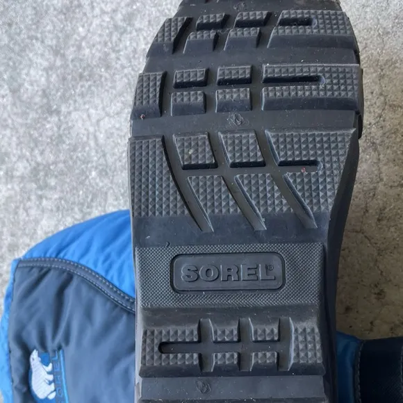 Sorel Kids Flurry Boots youth size 5 preloved winter boots big kids unisex