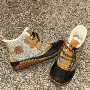 Sorel Kids' Out N About Plus Winter Snow Boots Size 3