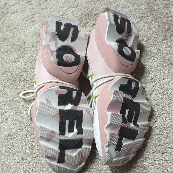 Sorel Kinetic Women's White and Pink Athletic Shoes