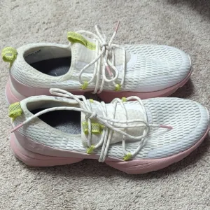Sorel Kinetic Women's White and Pink Athletic Shoes