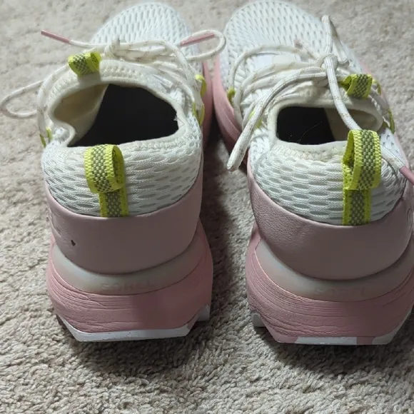Sorel Kinetic Women's White and Pink Athletic Shoes