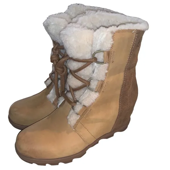 Sorel Lace Up Hidden Wedge Women’s Boots w/ shearling Light Tan Size 9