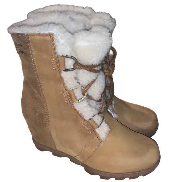 Sorel Lace Up Hidden Wedge Women’s Boots w/ shearling Light Tan Size 9