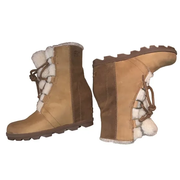 Sorel Lace Up Hidden Wedge Women’s Boots w/ shearling Light Tan Size 9