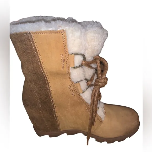 Sorel Lace Up Hidden Wedge Women’s Boots w/ shearling Light Tan Size 9