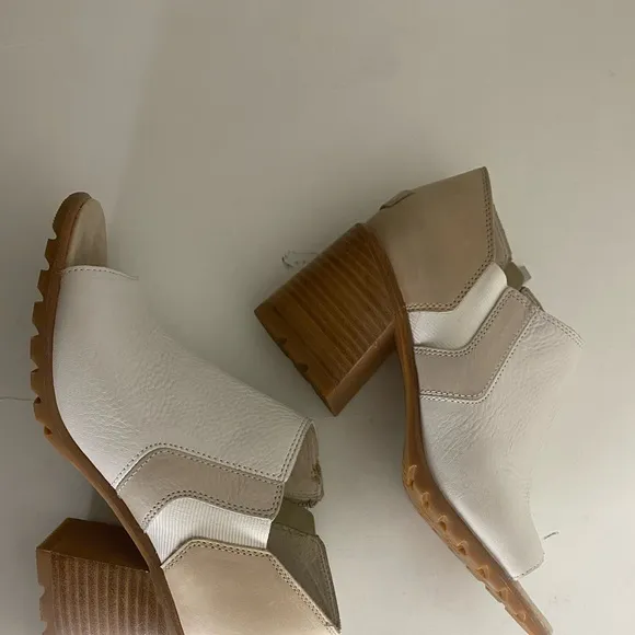 Sorel Nadia Ankle Bootie White &amp; Tan Peep-Toe Block Heel Shoes  8