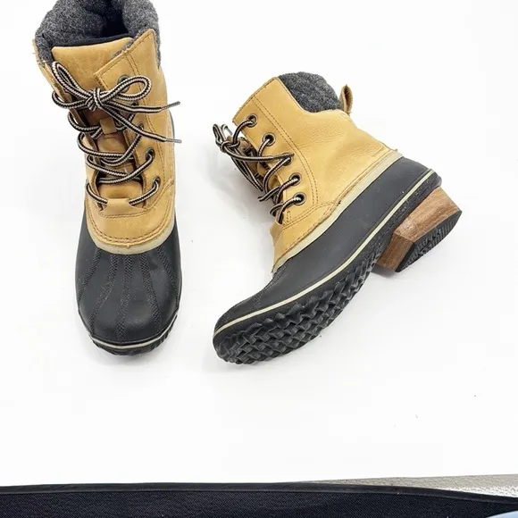 Sorel Slimpack II Leather Waterproof Lace Boots Women’s size 9 Winter Snow