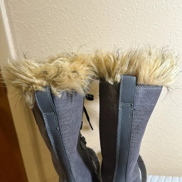 Sorel snow boots size 8.5